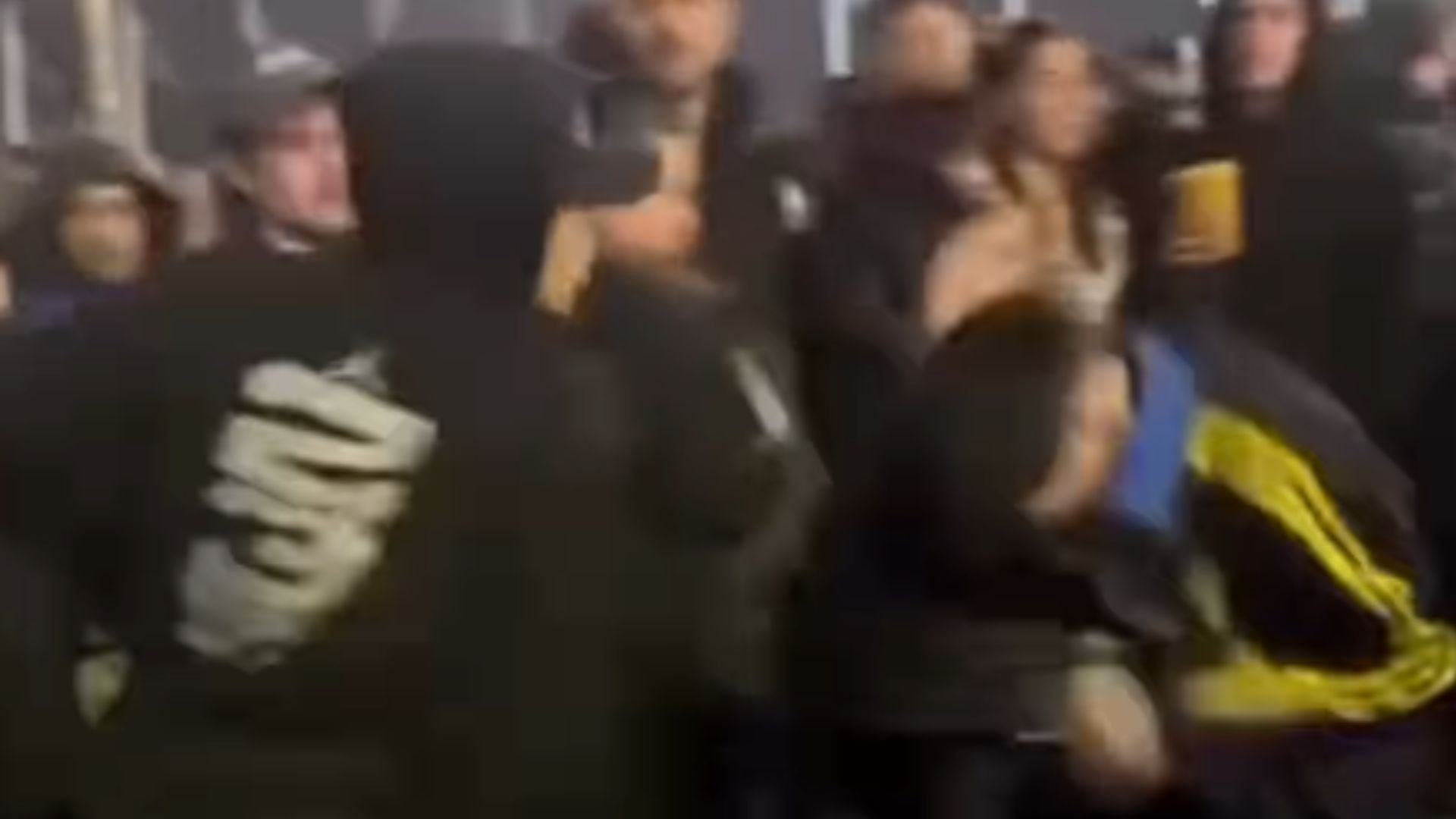 Violencia en Tigre: así fue el momento en el que se agarraron a golpes tras el partido de la Selección